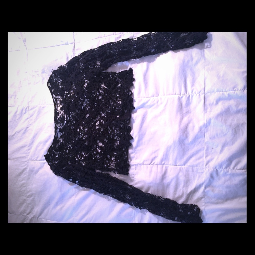 Mesh patterned long sleeve crop top